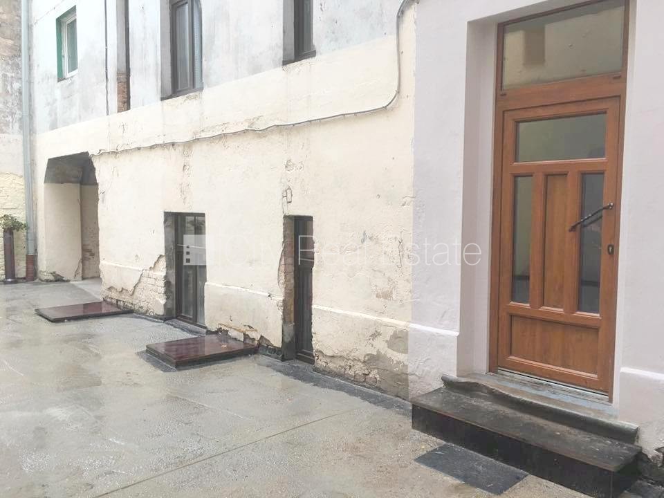 Sludinājumi. Pagalma ēka, renovēta māja, ieeja no pagalma, sauna, logi vērsti uz pagalma pusi, guļamistabu Cena: 1100 EUR/mēn Foto #19