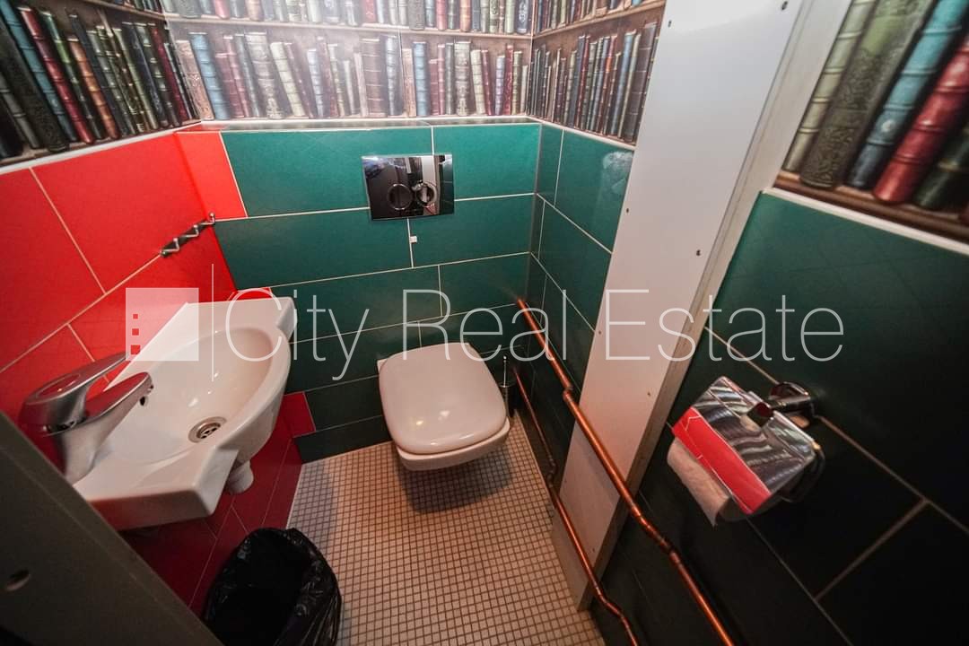 Sludinājumi. Pagalma ēka, renovēta māja, ieeja no pagalma, sauna, logi vērsti uz pagalma pusi, guļamistabu Cena: 1100 EUR/mēn Foto #16