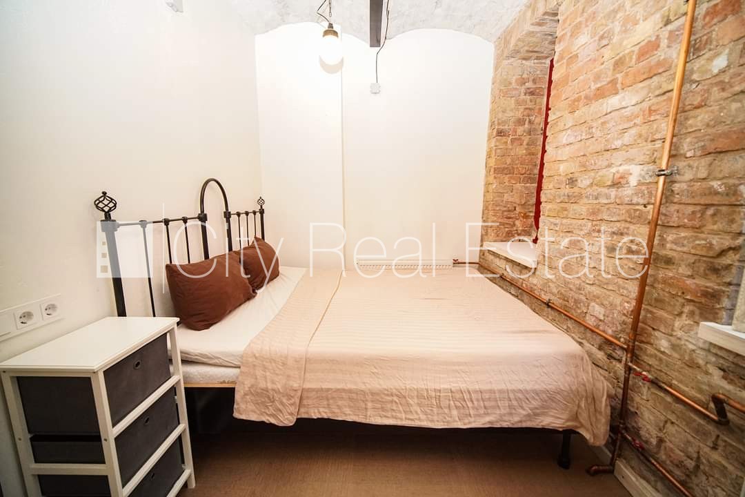 Sludinājumi. Pagalma ēka, renovēta māja, ieeja no pagalma, sauna, logi vērsti uz pagalma pusi, guļamistabu Cena: 1100 EUR/mēn Foto #13