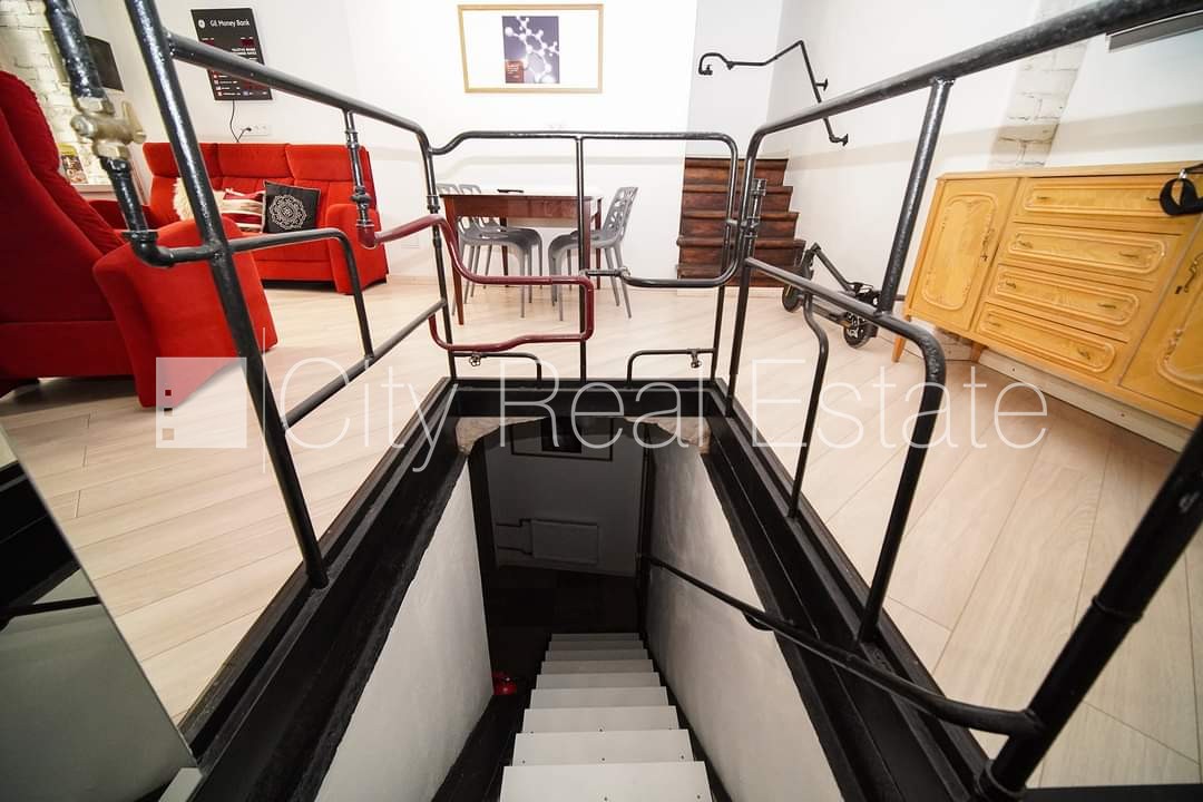 Sludinājumi. Pagalma ēka, renovēta māja, ieeja no pagalma, sauna, logi vērsti uz pagalma pusi, guļamistabu Cena: 1100 EUR/mēn Foto #9