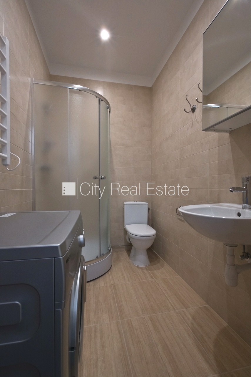 Sludinājumi. Fasādes māja, renovēta māja, slēgts pagalms, iespēja nomāt autostāvvietu, kāpņu telpa pēc kapitālā Cena: 565 EUR/mēn Foto #6