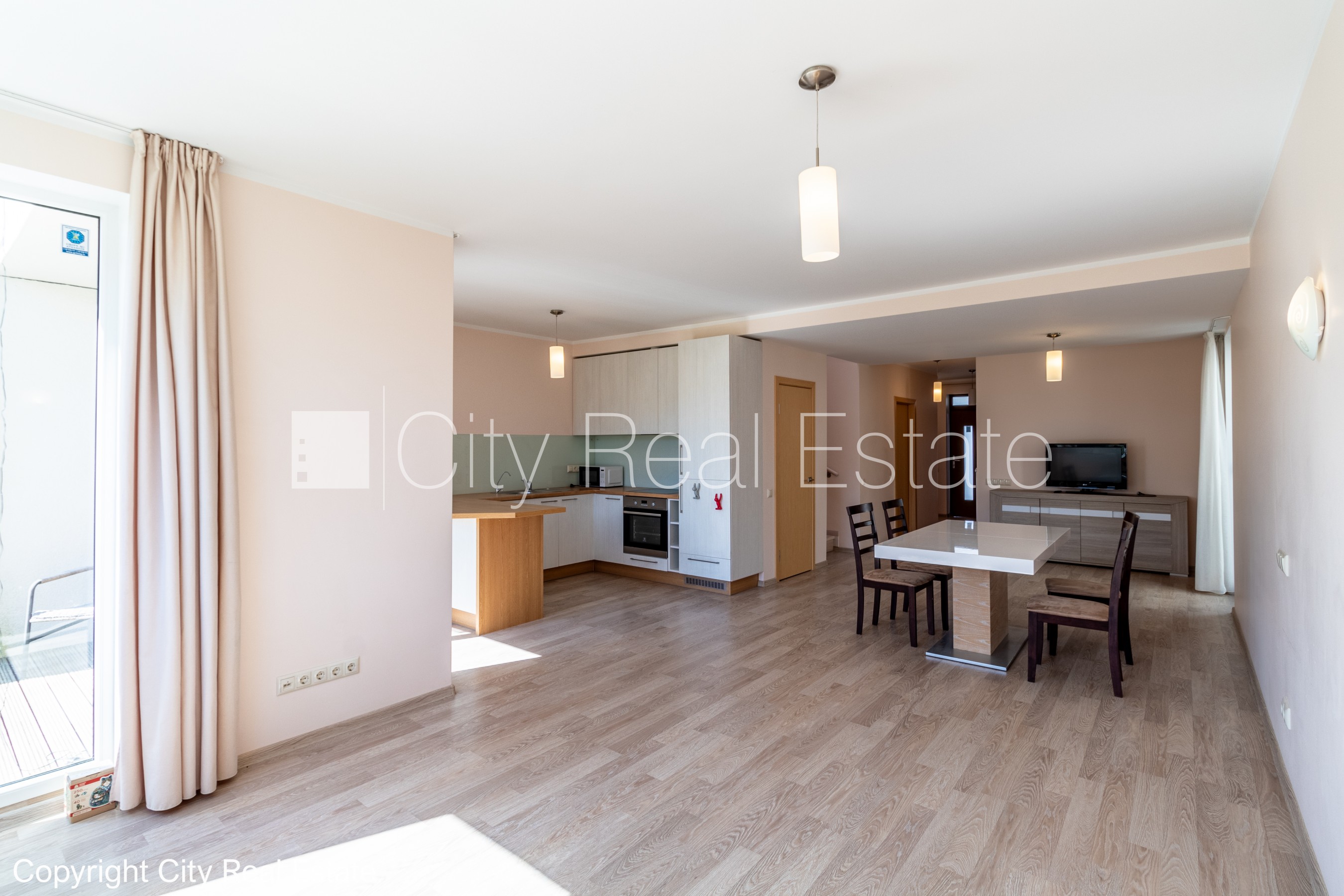 Sludinājumi. Zeme īpašumā, privātmāja, rindu māja, jaunceltne, zaļā teritorija 345 m2, labiekārtota apzaļumota Cena: 380000 EUR Foto #4