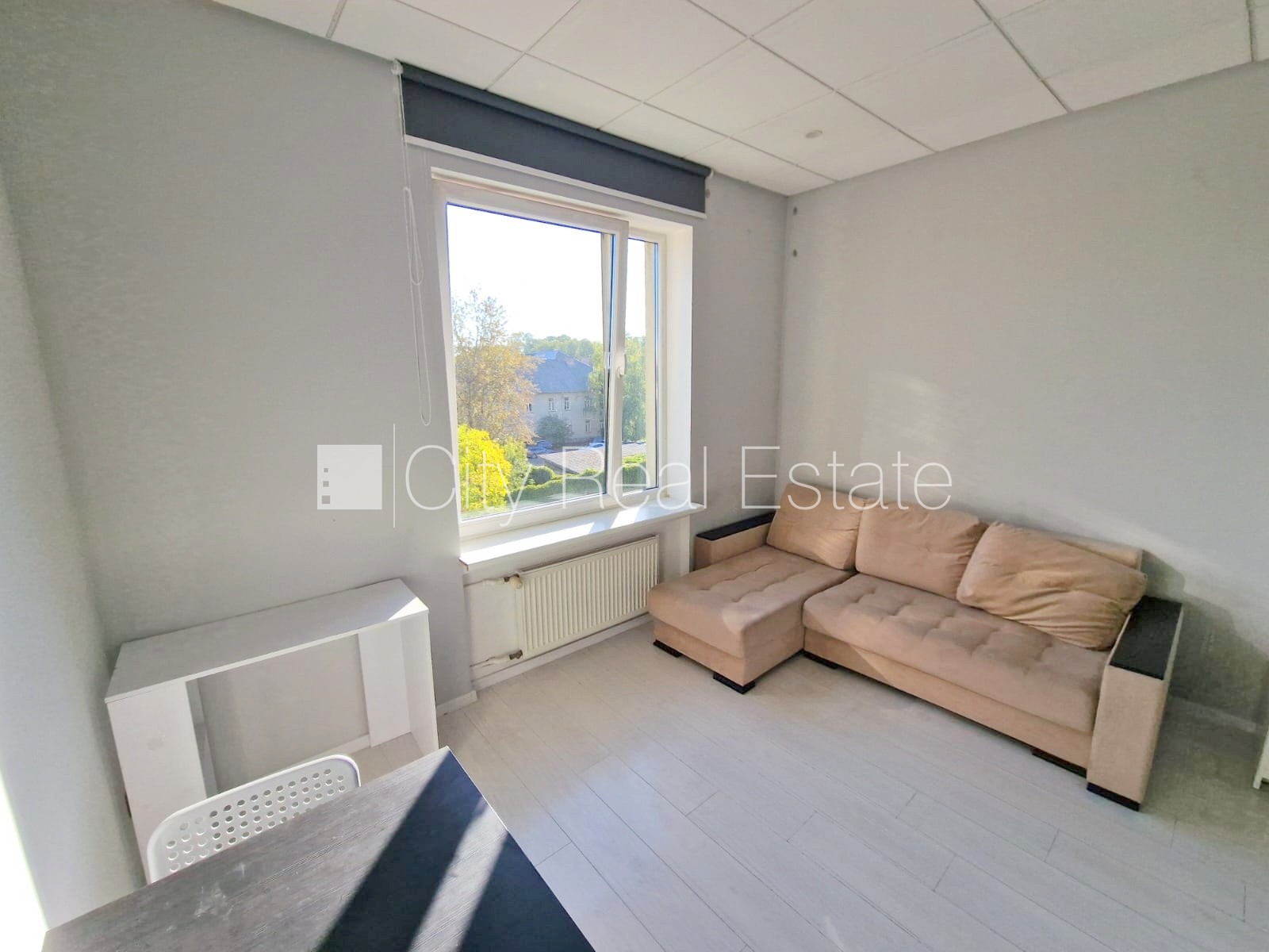 Объявление. Реновированный дом, вход с улицы, лифт, лестничная клетка после капитального ремонта, окна выходят Цена: 320 EUR/мес. Foto #8