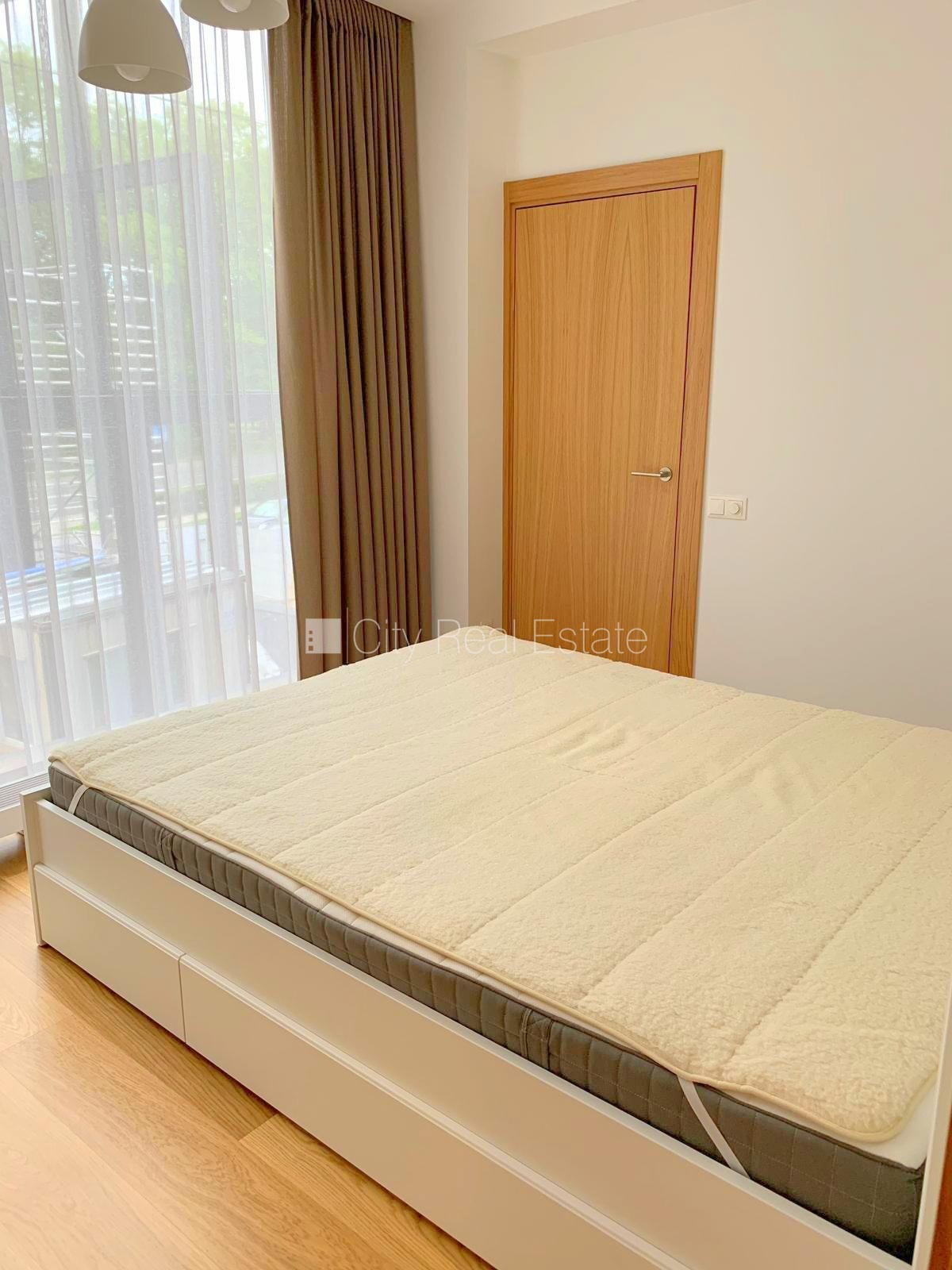 Sludinājumi. Jaunceltne, labiekārtota apzaļumota teritorija, slēgts pagalms, apsargāta autostāvvieta, apsargāts Cena: 316500 EUR Foto #4