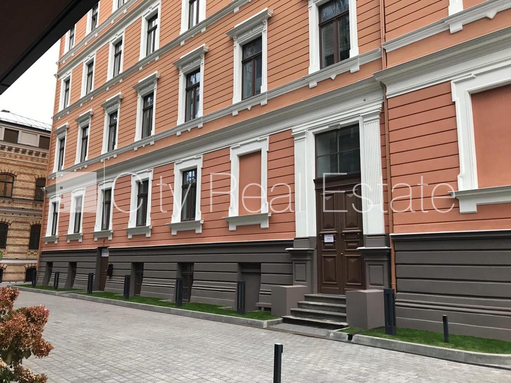 Sludinājumi. Renovēta māja, slēgts pagalms, ir lifts, kāpņu telpa pēc kapitālā remonta, studio tipa, virtuve Cena: 480 EUR/mēn Foto #8