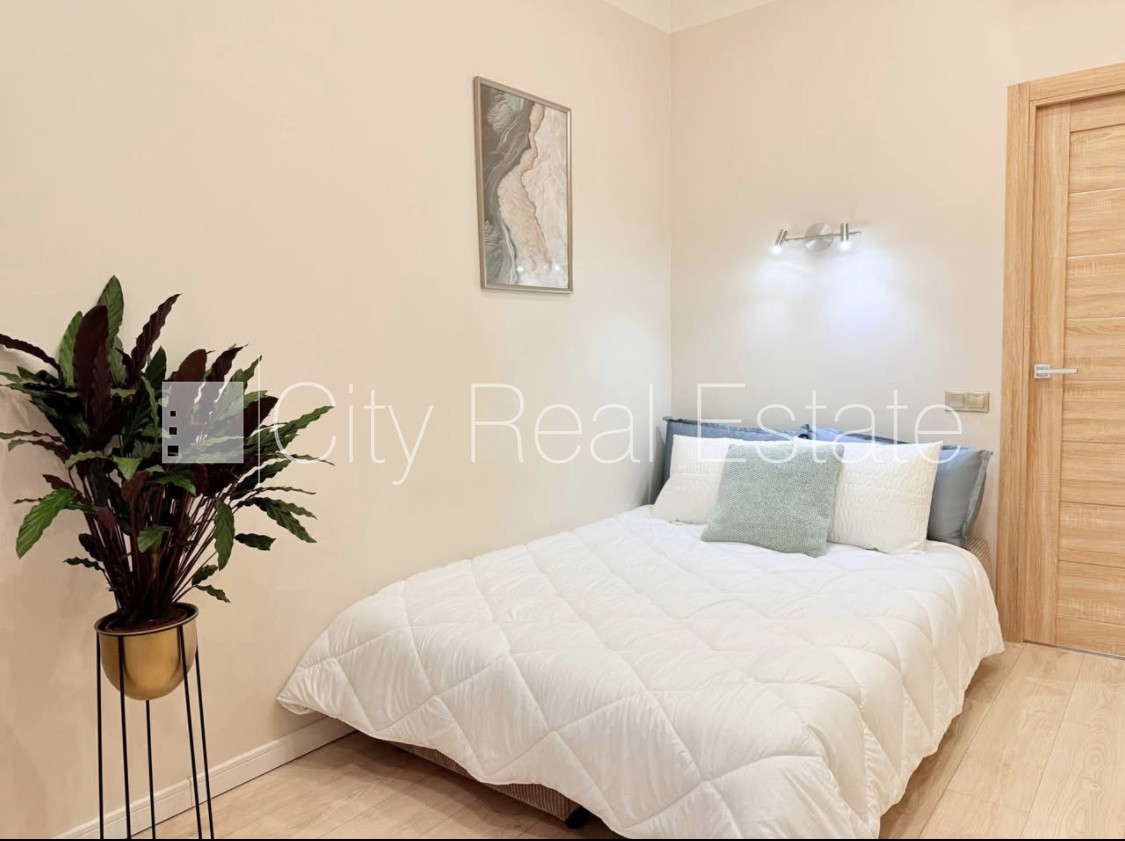 Sludinājumi. Renovēta māja, slēgts pagalms, ir lifts, kāpņu telpa pēc kapitālā remonta, studio tipa, virtuve Cena: 480 EUR/mēn Foto #3