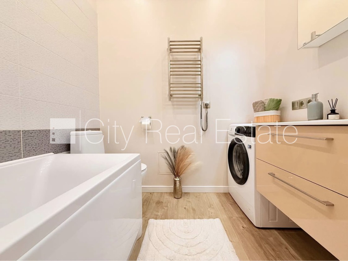 Sludinājumi. Renovēta māja, slēgts pagalms, ir lifts, kāpņu telpa pēc kapitālā remonta, studio tipa, virtuve Cena: 480 EUR/mēn Foto #6