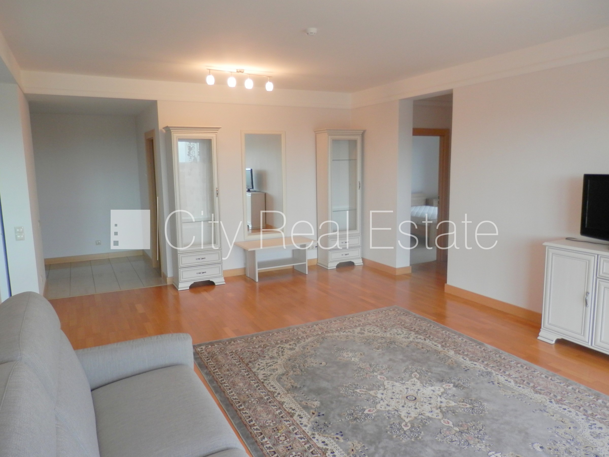 Sludinājumi. Projekts - Panorama Plaza, jaunceltne, teritorijas iebrauktuves vārti aprīkoti ar automatizētu Cena: 930 EUR/mēn Foto #4