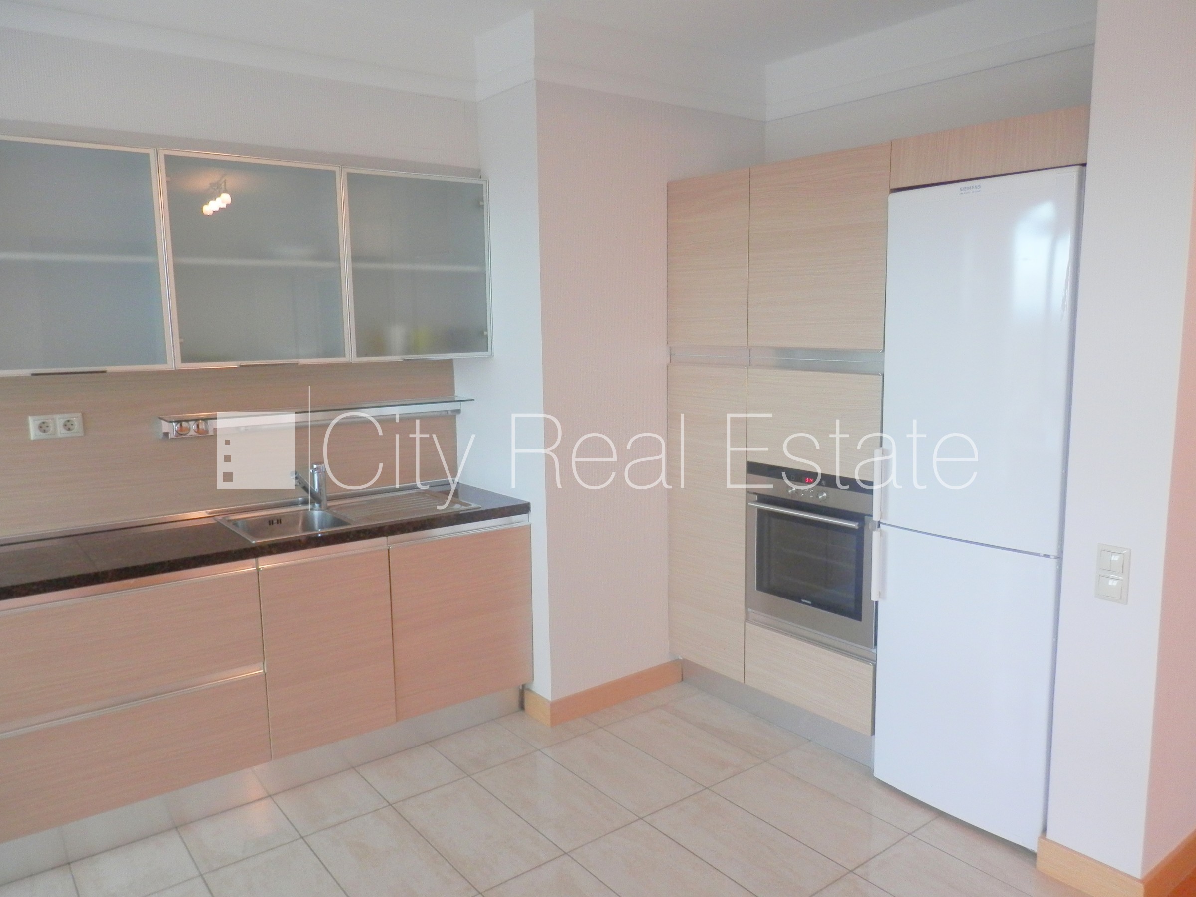 Sludinājumi. Projekts - Panorama Plaza, jaunceltne, teritorijas iebrauktuves vārti aprīkoti ar automatizētu Cena: 930 EUR/mēn Foto #11