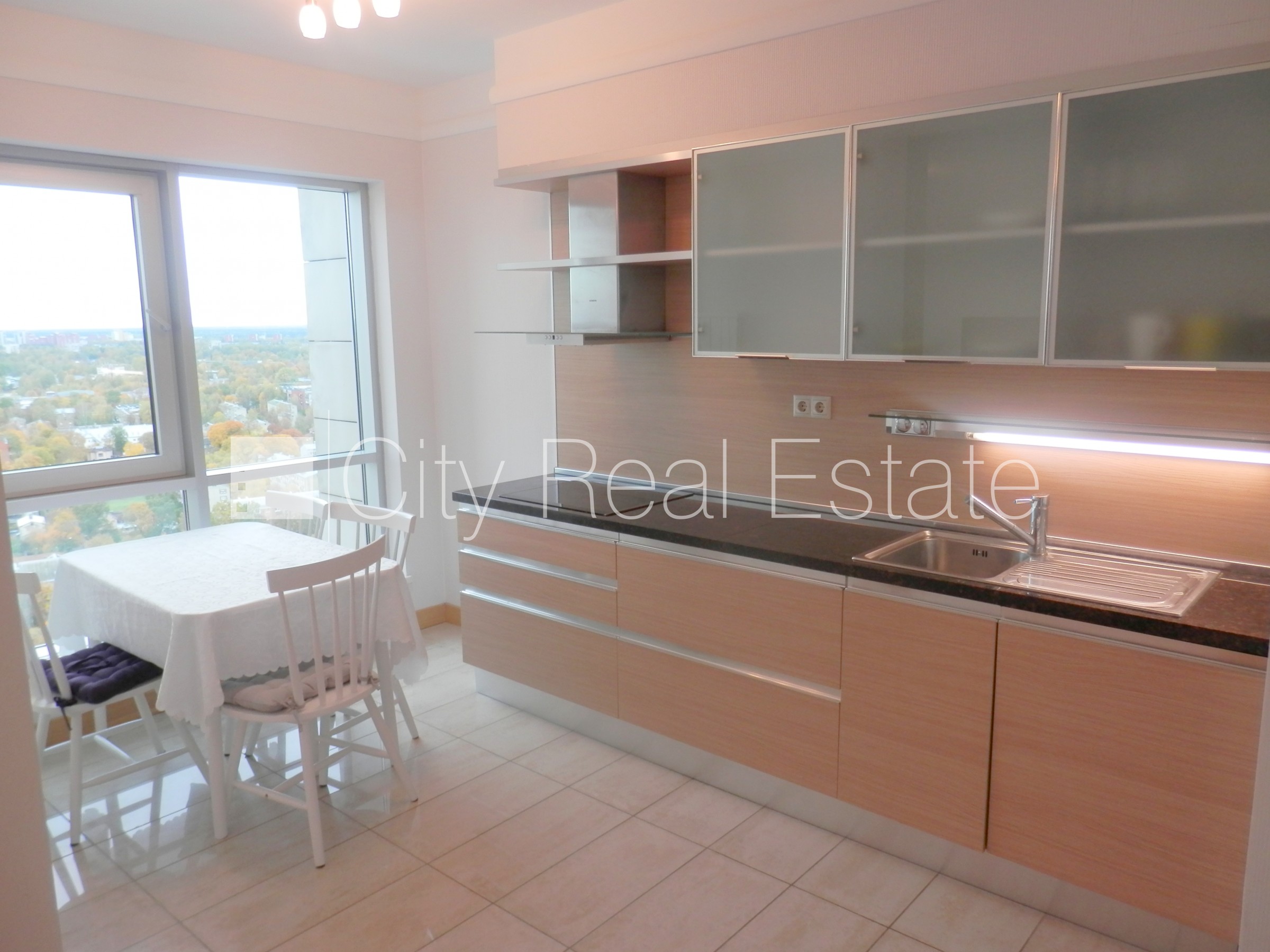 Sludinājumi. Projekts - Panorama Plaza, jaunceltne, teritorijas iebrauktuves vārti aprīkoti ar automatizētu Cena: 930 EUR/mēn Foto #13