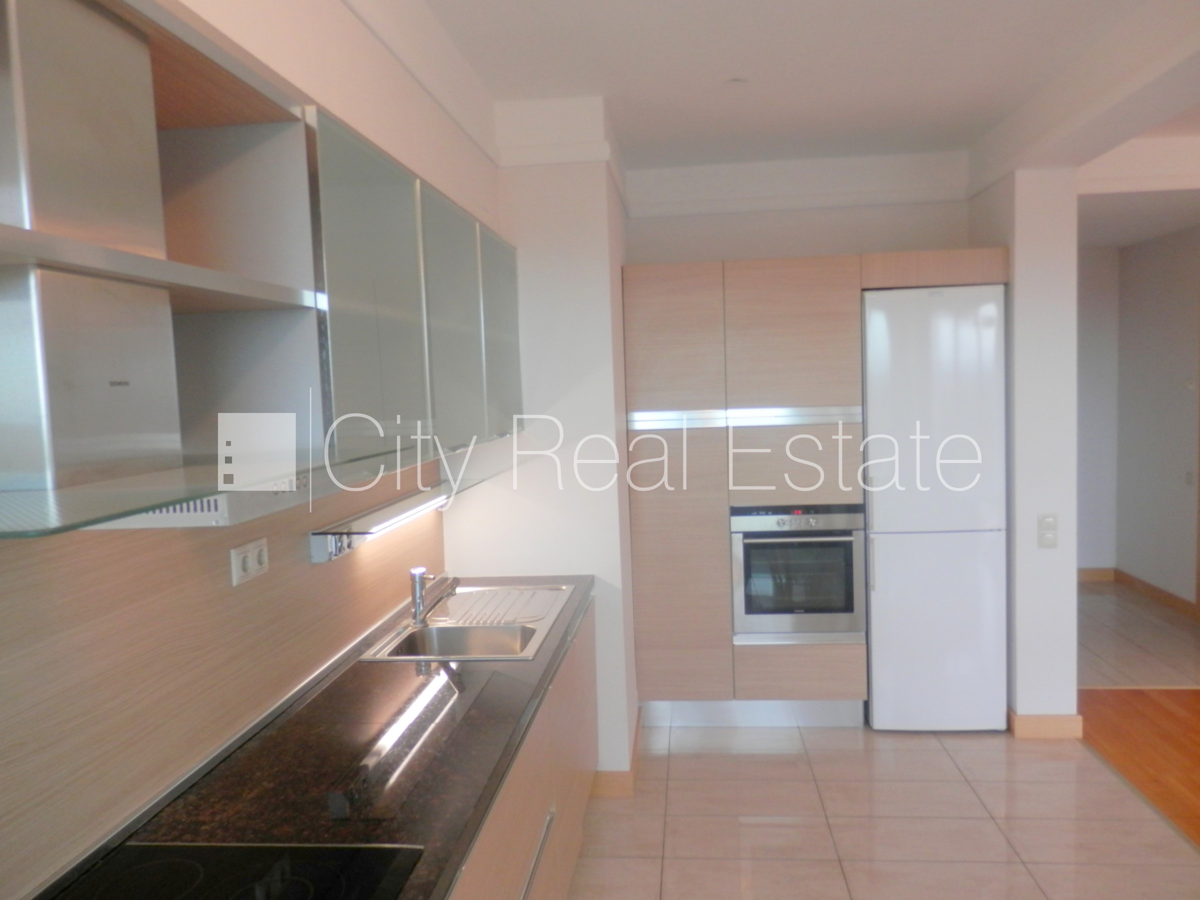 Sludinājumi. Projekts - Panorama Plaza, jaunceltne, teritorijas iebrauktuves vārti aprīkoti ar automatizētu Cena: 930 EUR/mēn Foto #16