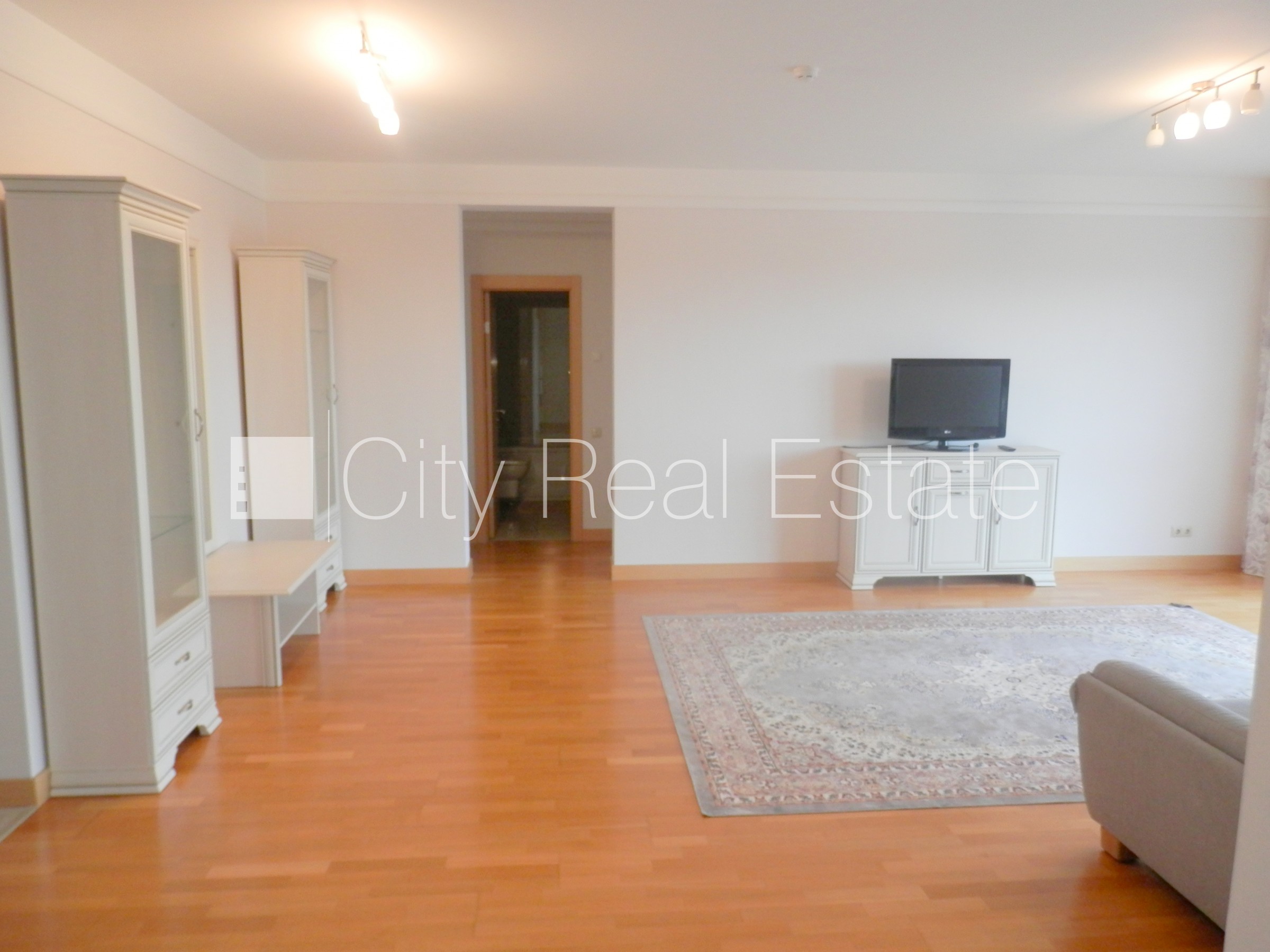 Sludinājumi. Projekts - Panorama Plaza, jaunceltne, teritorijas iebrauktuves vārti aprīkoti ar automatizētu Cena: 930 EUR/mēn Foto #7