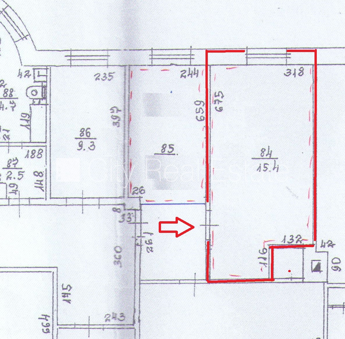 Sludinājumi. Fasādes māja, renovēta māja, objektu apsargā fiziskā apsardze, ieeja no ielas, kāpņu telpa pēc Cena: 220 EUR/mēn Foto #4