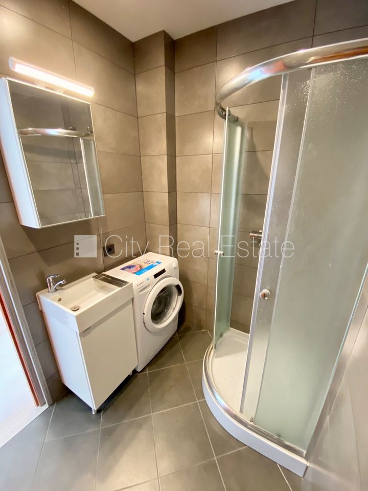 Sludinājumi. Fasādes māja, renovēta māja, slēgts pagalms, ieeja no ielas, ir lifts, kāpņu telpa pēc kapitālā Cena: 290 EUR/mēn Foto #8