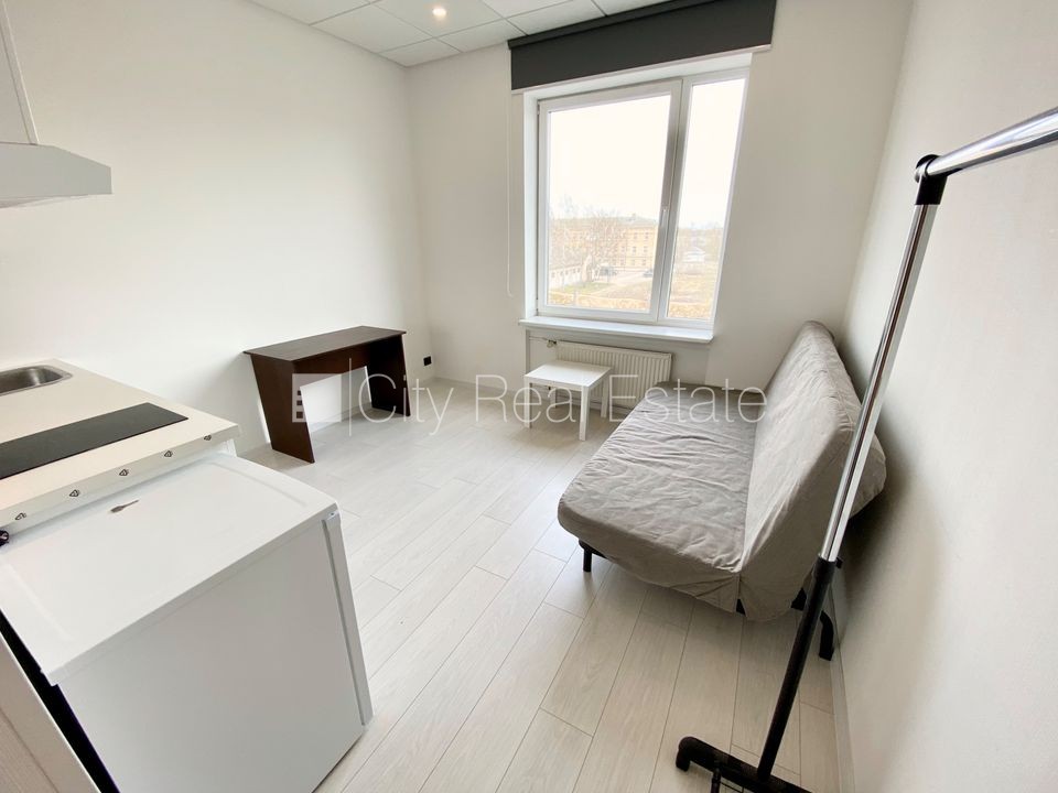 Sludinājumi. Fasādes māja, renovēta māja, slēgts pagalms, ieeja no ielas, ir lifts, kāpņu telpa pēc kapitālā Cena: 290 EUR/mēn Foto #2