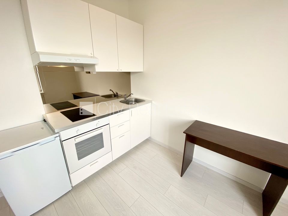 Sludinājumi. Fasādes māja, renovēta māja, slēgts pagalms, ieeja no ielas, ir lifts, kāpņu telpa pēc kapitālā Cena: 290 EUR/mēn Foto #3