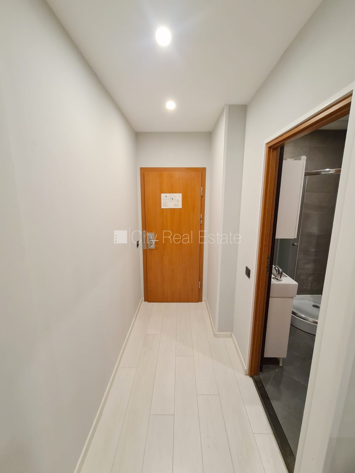 Sludinājumi. Fasādes māja, renovēta māja, slēgts pagalms, ieeja no ielas, ir lifts, kāpņu telpa pēc kapitālā Cena: 290 EUR/mēn Foto #11