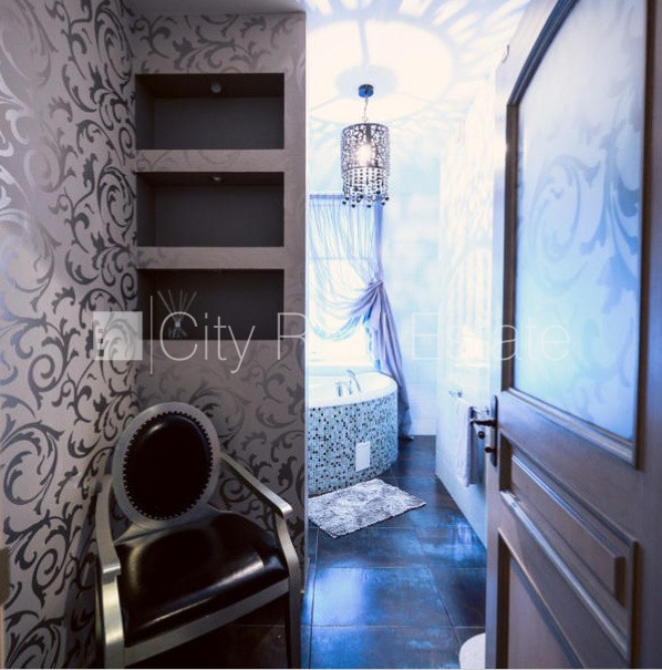 Sludinājumi. Pagalma ēka, ķieģeļu mūra sienas, fasāde ar dekoratīvo apmetumu, labiekārtots apzaļumots pagalms, Cena: 229900 EUR Foto #13