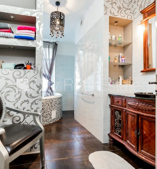 Sludinājumi. Pagalma ēka, ķieģeļu mūra sienas, fasāde ar dekoratīvo apmetumu, labiekārtots apzaļumots pagalms, Cena: 229900 EUR Foto #14