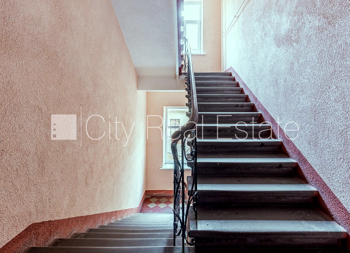 Sludinājumi. Pagalma ēka, ķieģeļu mūra sienas, fasāde ar dekoratīvo apmetumu, labiekārtots apzaļumots pagalms, Cena: 229900 EUR Foto #17