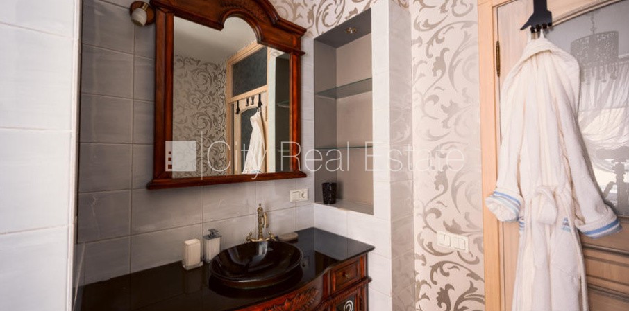 Sludinājumi. Pagalma ēka, ķieģeļu mūra sienas, fasāde ar dekoratīvo apmetumu, labiekārtots apzaļumots pagalms, Cena: 229900 EUR Foto #12