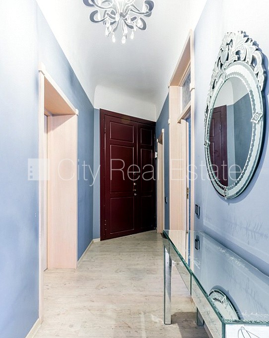 Sludinājumi. Pagalma ēka, ķieģeļu mūra sienas, fasāde ar dekoratīvo apmetumu, labiekārtots apzaļumots pagalms, Cena: 229900 EUR Foto #10