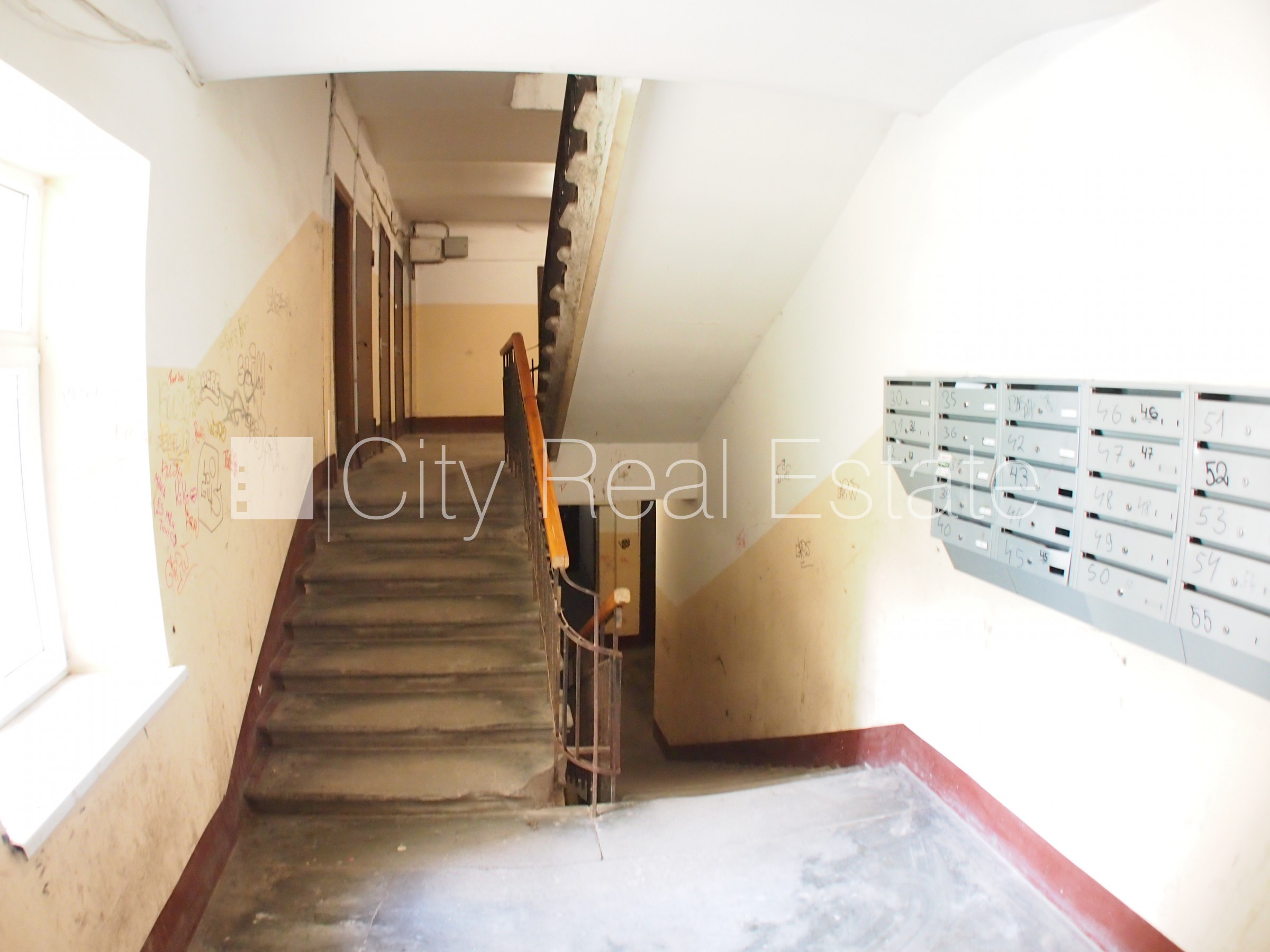 Sludinājumi. Fasādes māja, ieeja no ielas, logi vērsti uz pagalma pusi, istaba izolēta 20 m2, virtuve, augstie Cena: 250 EUR/mēn Foto #13