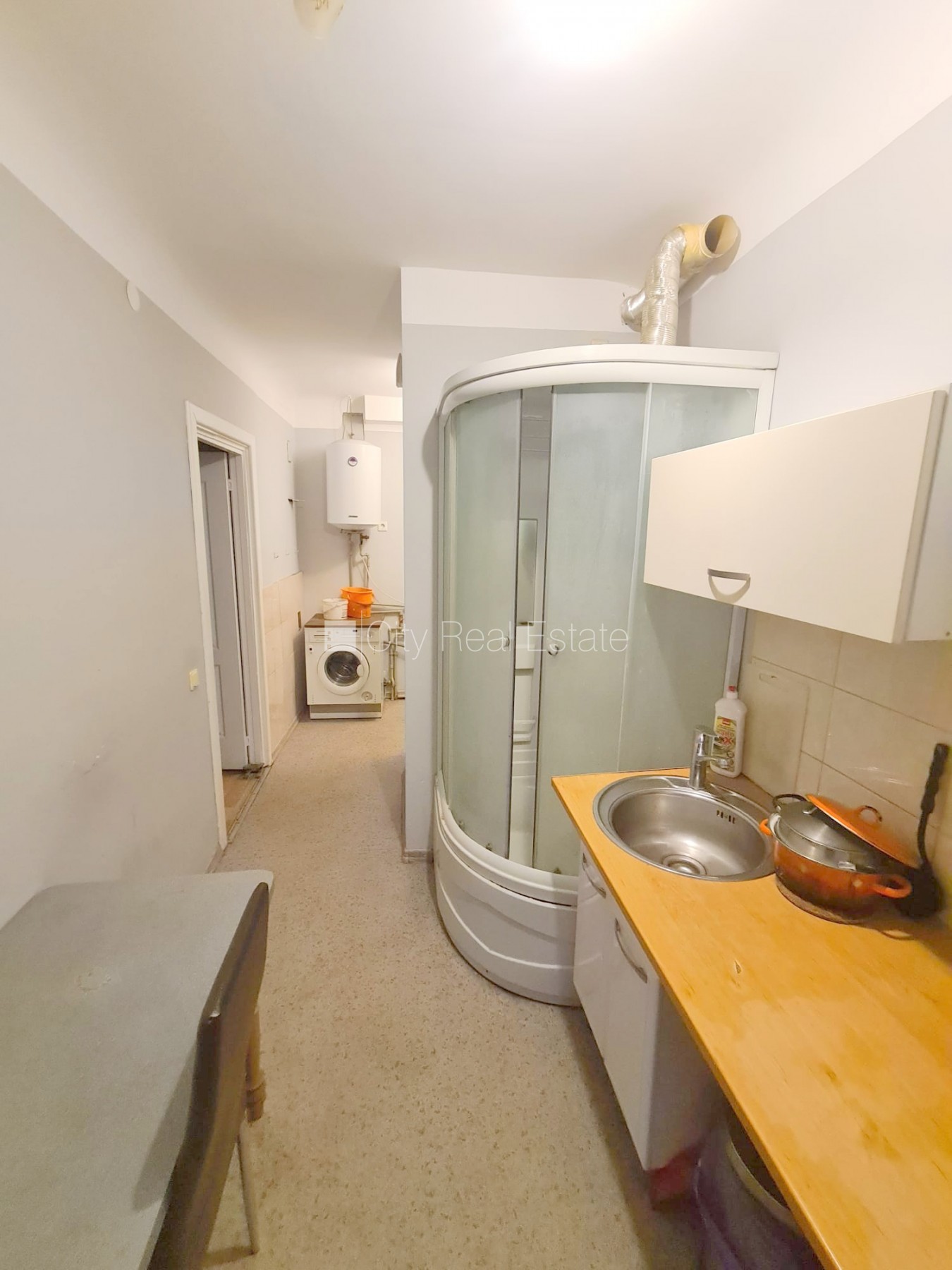 Sludinājumi. Fasādes māja, ieeja no ielas, logi vērsti uz pagalma pusi, istaba izolēta 20 m2, virtuve, augstie Cena: 250 EUR/mēn Foto #8