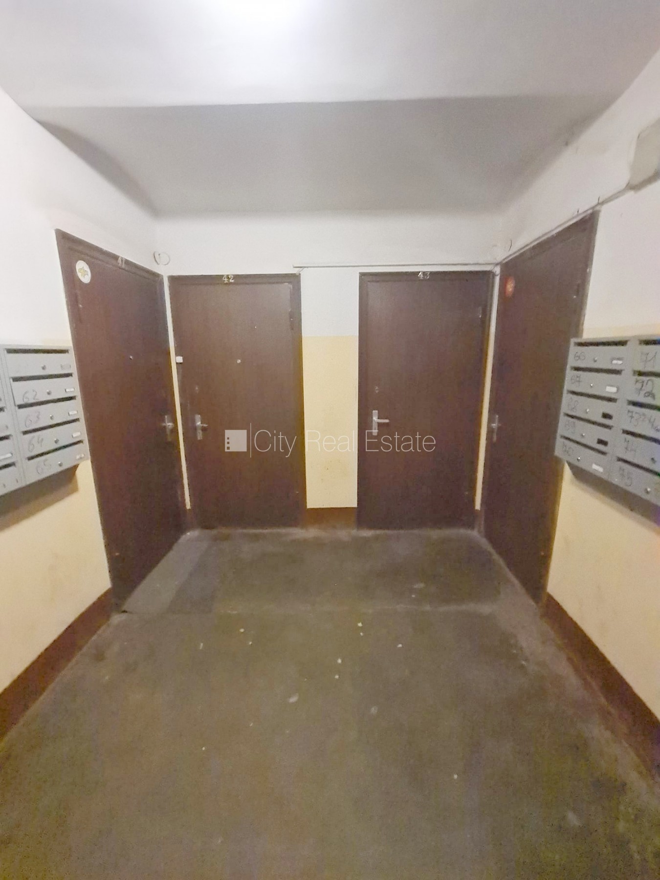 Sludinājumi. Fasādes māja, ieeja no ielas, logi vērsti uz pagalma pusi, istaba izolēta 20 m2, virtuve, augstie Cena: 250 EUR/mēn Foto #12