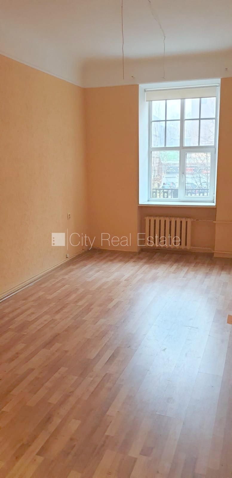 Sludinājumi. Fasādes māja, renovēta māja, ieeja no ielas, ir lifts, kāpņu telpa pēc kapitālā remonta, logi Cena: 240 EUR/mēn Foto #4