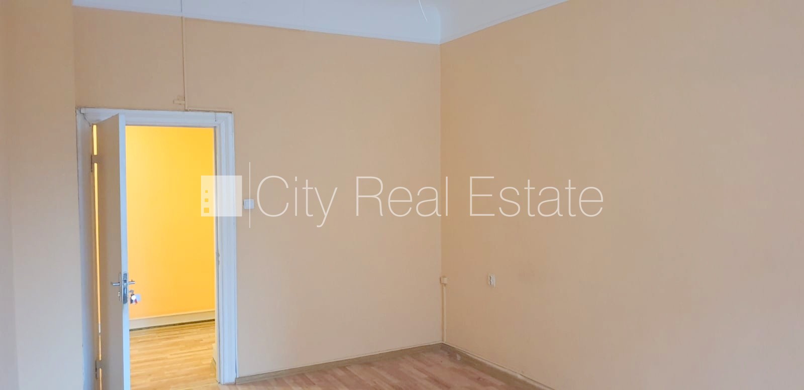 Sludinājumi. Fasādes māja, renovēta māja, ieeja no ielas, ir lifts, kāpņu telpa pēc kapitālā remonta, logi Cena: 240 EUR/mēn Foto #2