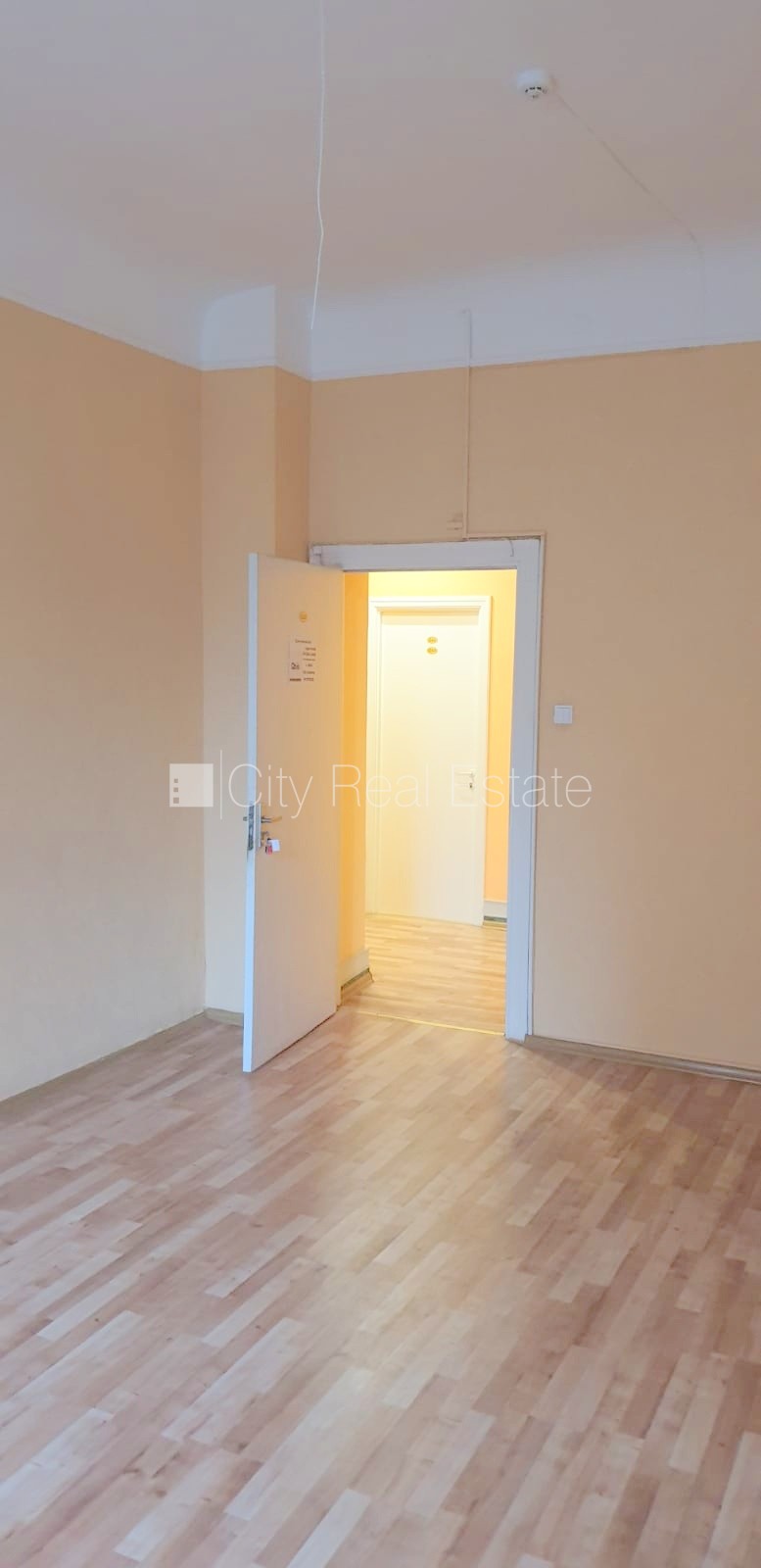 Sludinājumi. Fasādes māja, renovēta māja, ieeja no ielas, ir lifts, kāpņu telpa pēc kapitālā remonta, logi Cena: 240 EUR/mēn Foto #7