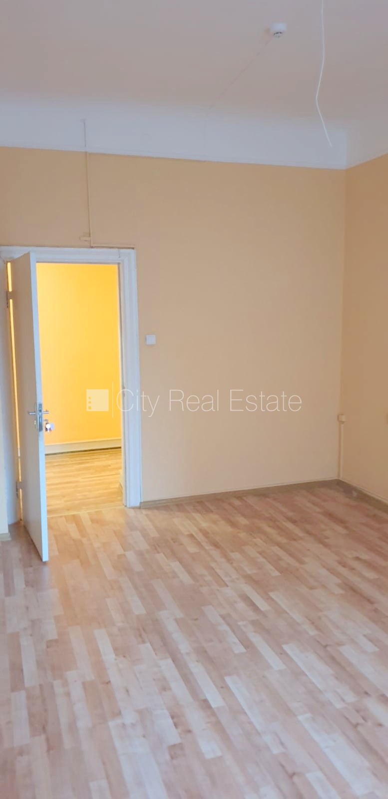 Sludinājumi. Fasādes māja, renovēta māja, ieeja no ielas, ir lifts, kāpņu telpa pēc kapitālā remonta, logi Cena: 240 EUR/mēn Foto #6