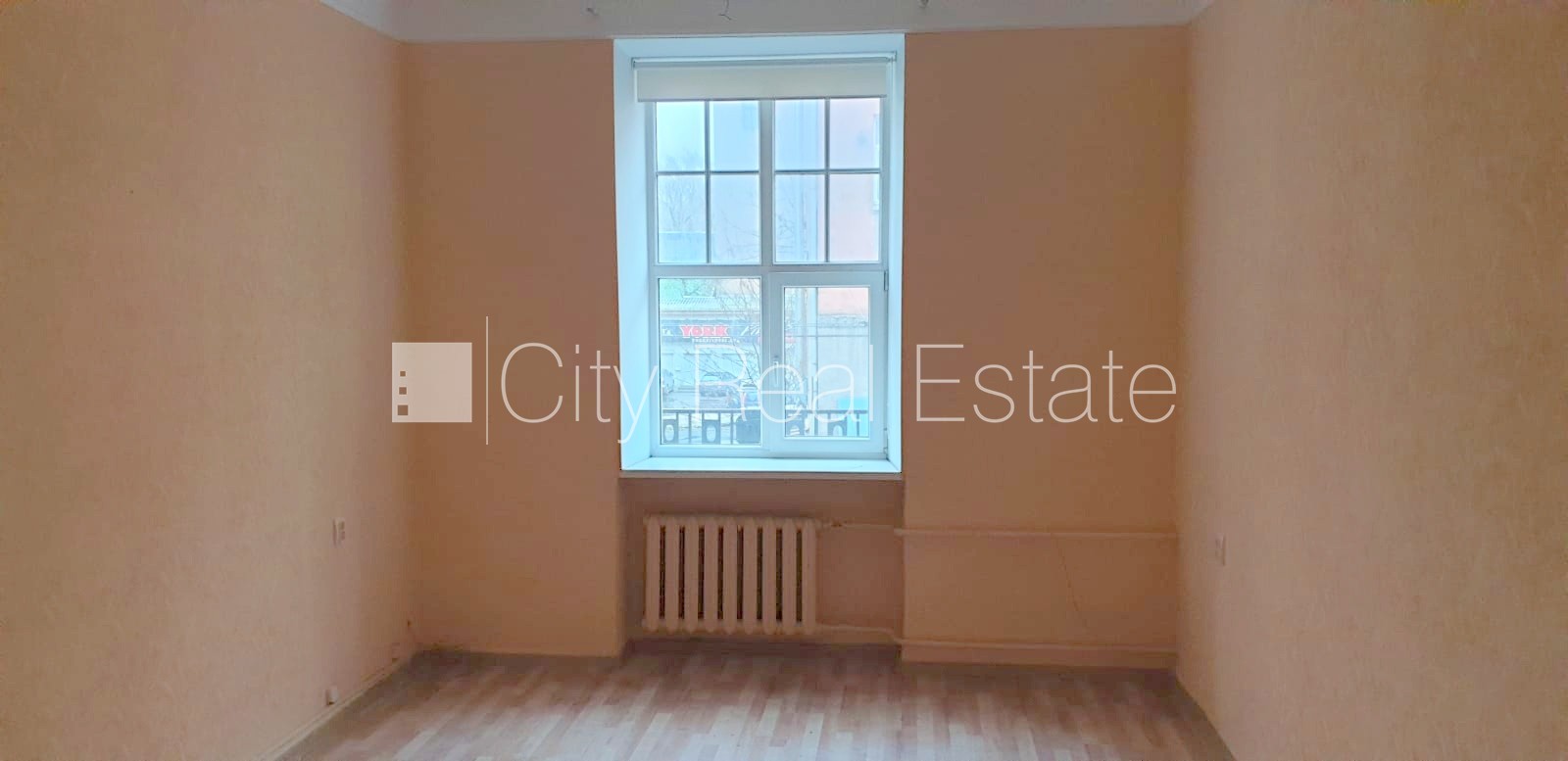 Sludinājumi. Fasādes māja, renovēta māja, ieeja no ielas, ir lifts, kāpņu telpa pēc kapitālā remonta, logi Cena: 240 EUR/mēn Foto #3