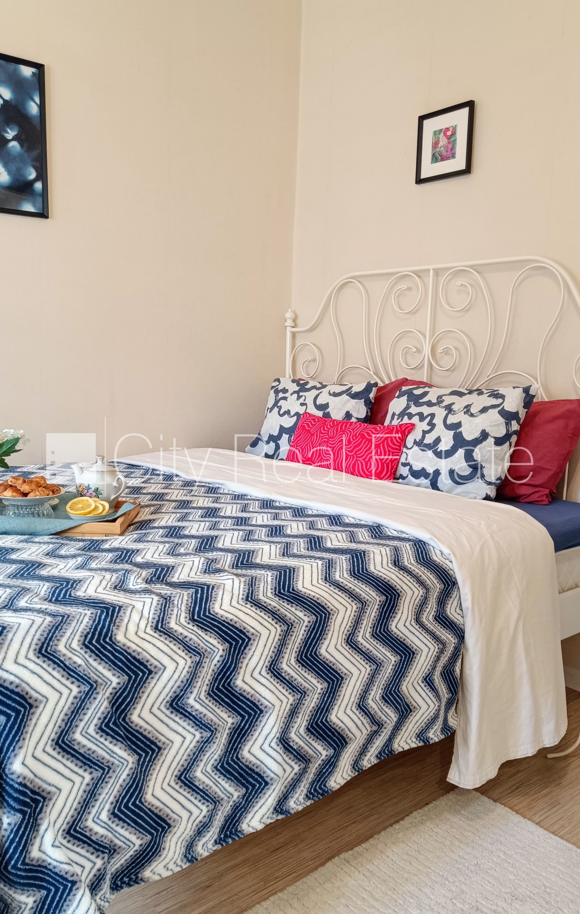 Sludinājumi. Pagalma ēka, renovēta māja, labiekārtots apzaļumots pagalms, slēgts pagalms, ieeja no pagalma, ir Cena: 700 EUR/mēn Foto #1