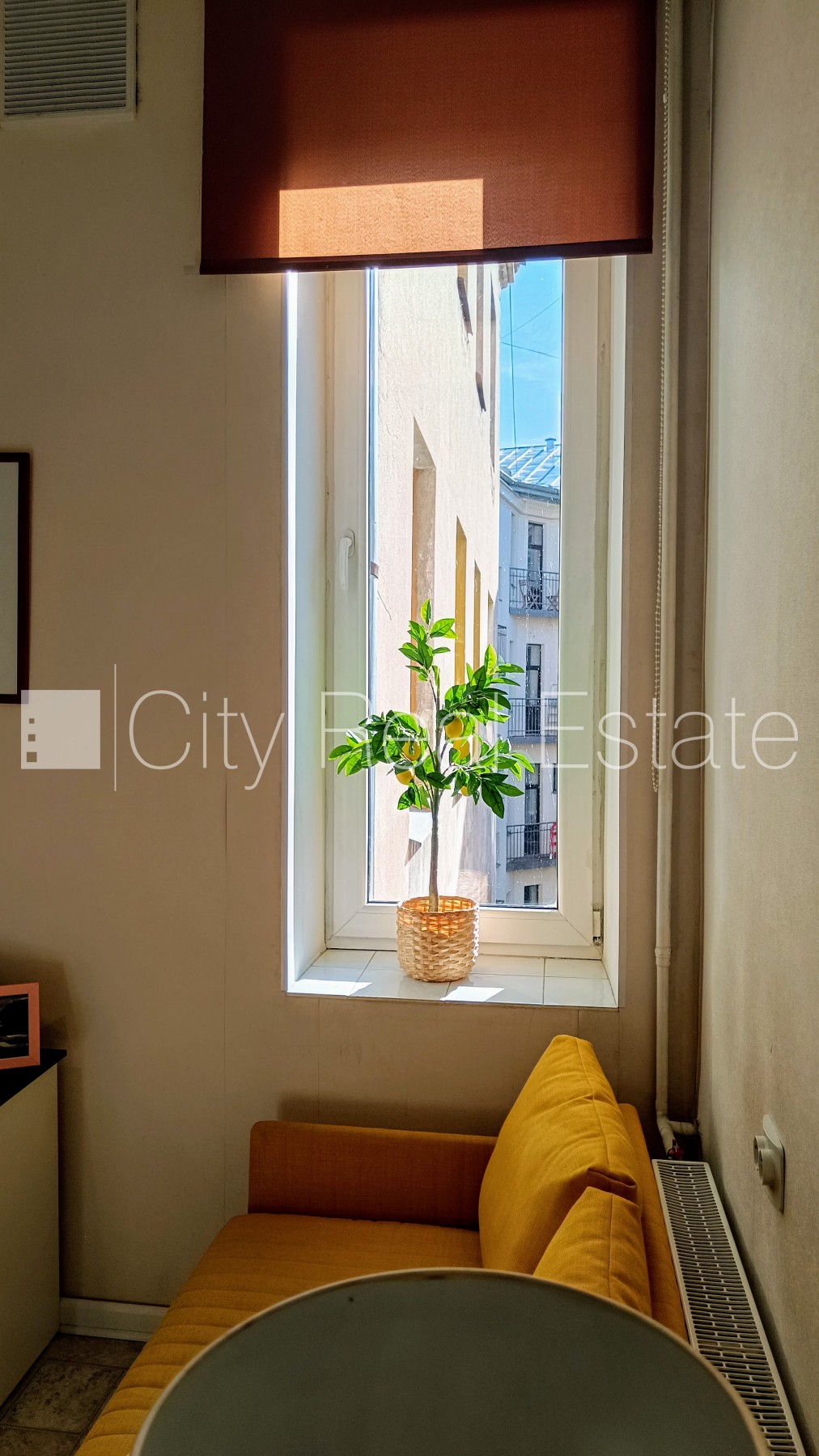 Sludinājumi. Pagalma ēka, renovēta māja, labiekārtots apzaļumots pagalms, slēgts pagalms, ieeja no pagalma, ir Cena: 700 EUR/mēn Foto #7