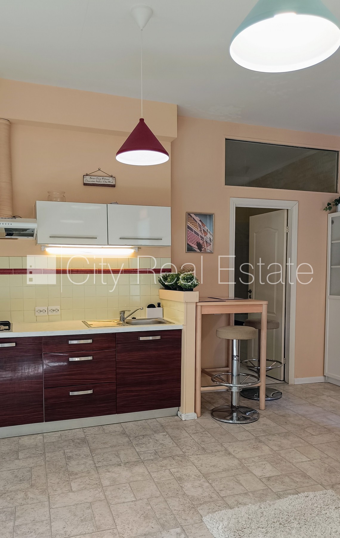 Sludinājumi. Pagalma ēka, renovēta māja, labiekārtots apzaļumots pagalms, slēgts pagalms, ieeja no pagalma, ir Cena: 700 EUR/mēn Foto #11