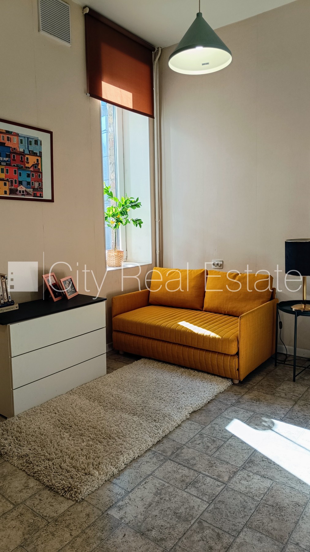 Sludinājumi. Pagalma ēka, renovēta māja, labiekārtots apzaļumots pagalms, slēgts pagalms, ieeja no pagalma, ir Cena: 700 EUR/mēn Foto #8