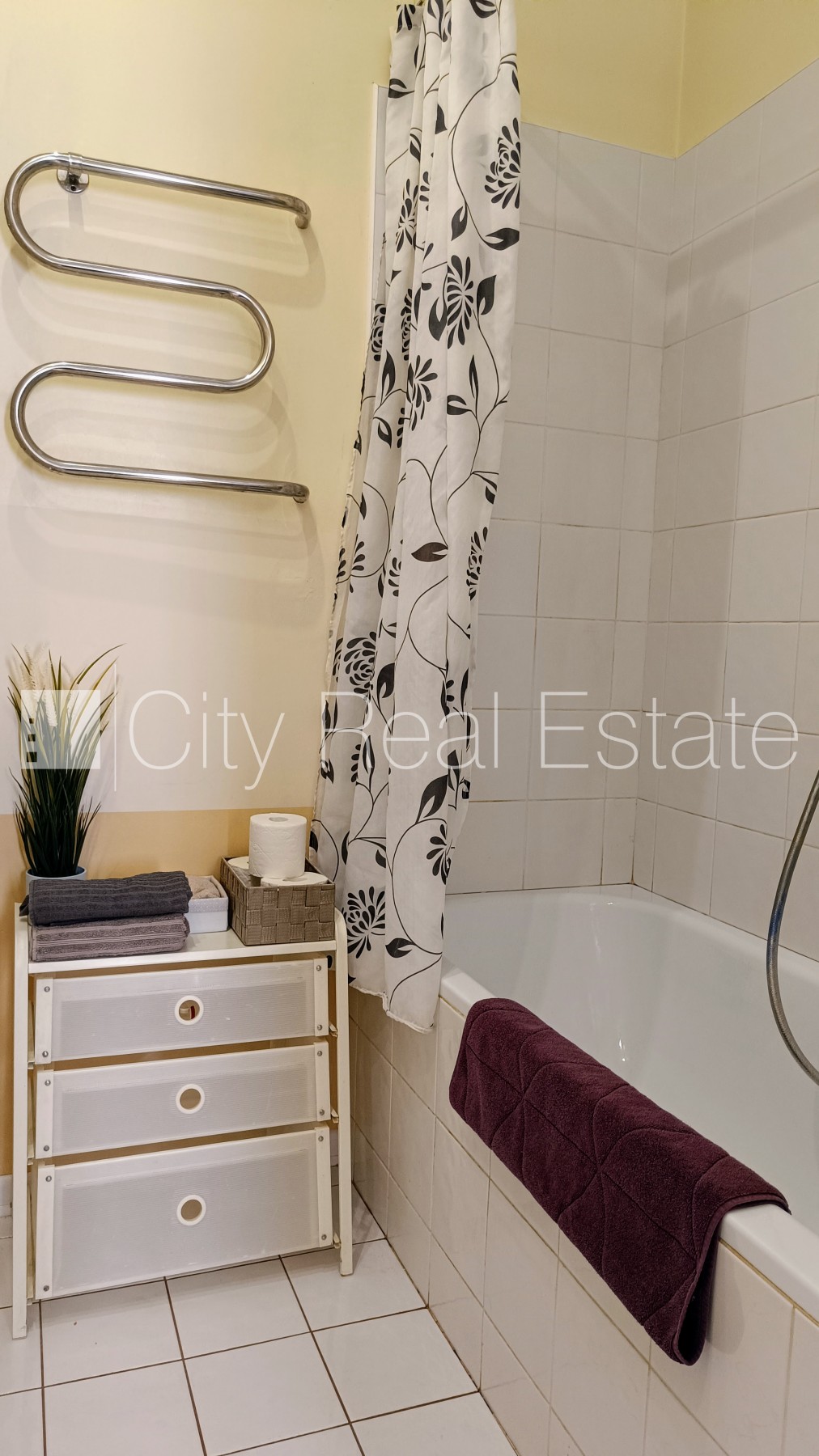 Sludinājumi. Pagalma ēka, renovēta māja, labiekārtots apzaļumots pagalms, slēgts pagalms, ieeja no pagalma, ir Cena: 700 EUR/mēn Foto #17