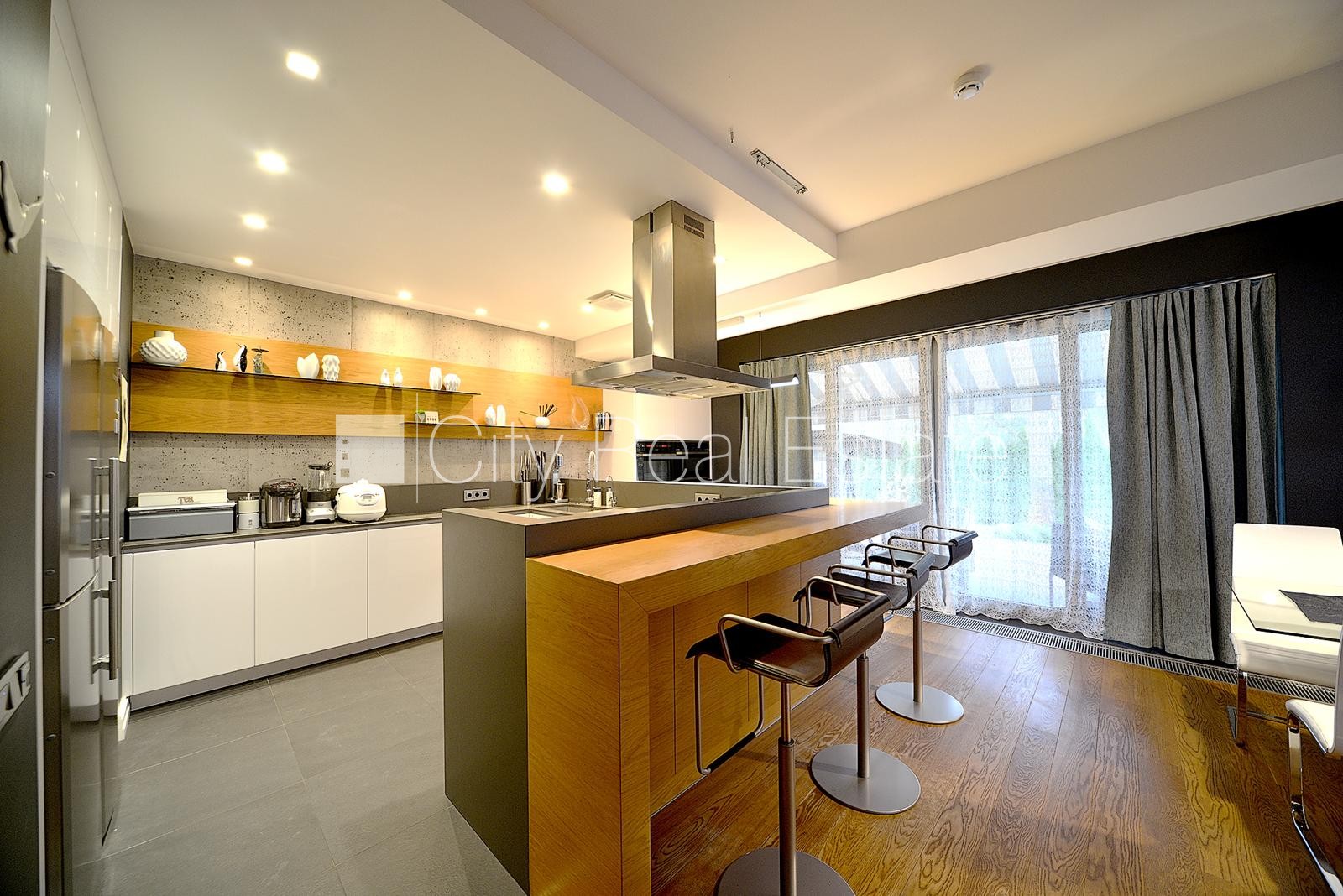 Sludinājumi. Privātmāja, labiekārtota apzaļumota teritorija, iežogota teritorija, vieta automašīnai, terase, Cena: 3000 EUR/mēn Foto #5