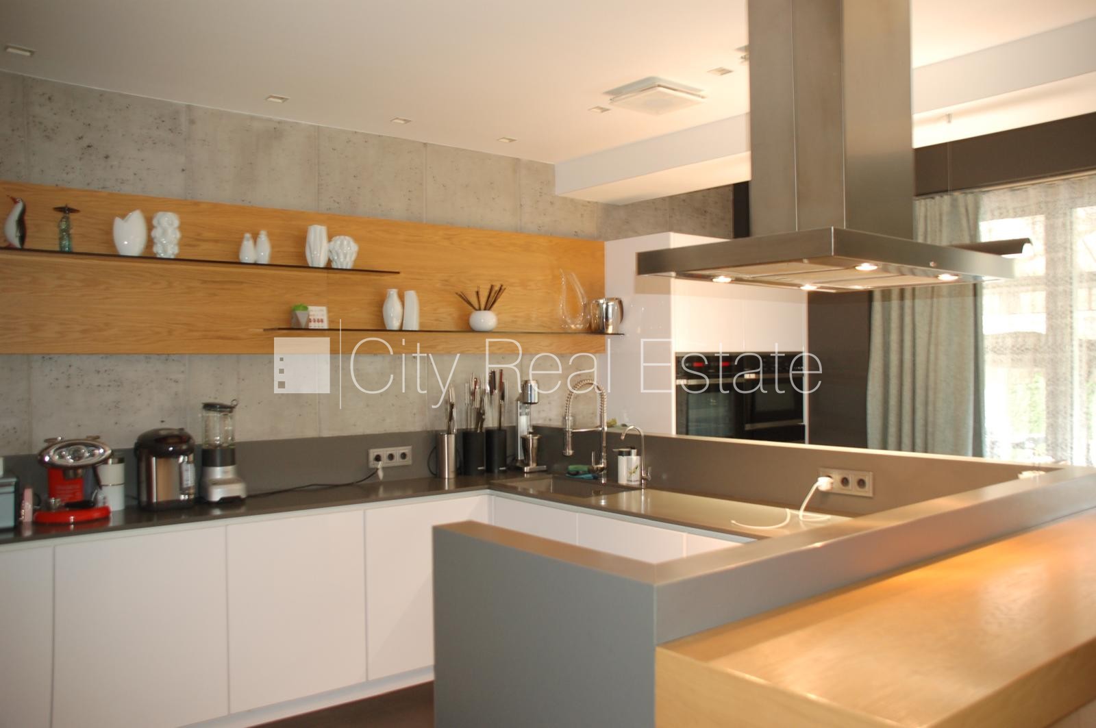 Sludinājumi. Privātmāja, labiekārtota apzaļumota teritorija, iežogota teritorija, vieta automašīnai, terase, Cena: 3000 EUR/mēn Foto #6