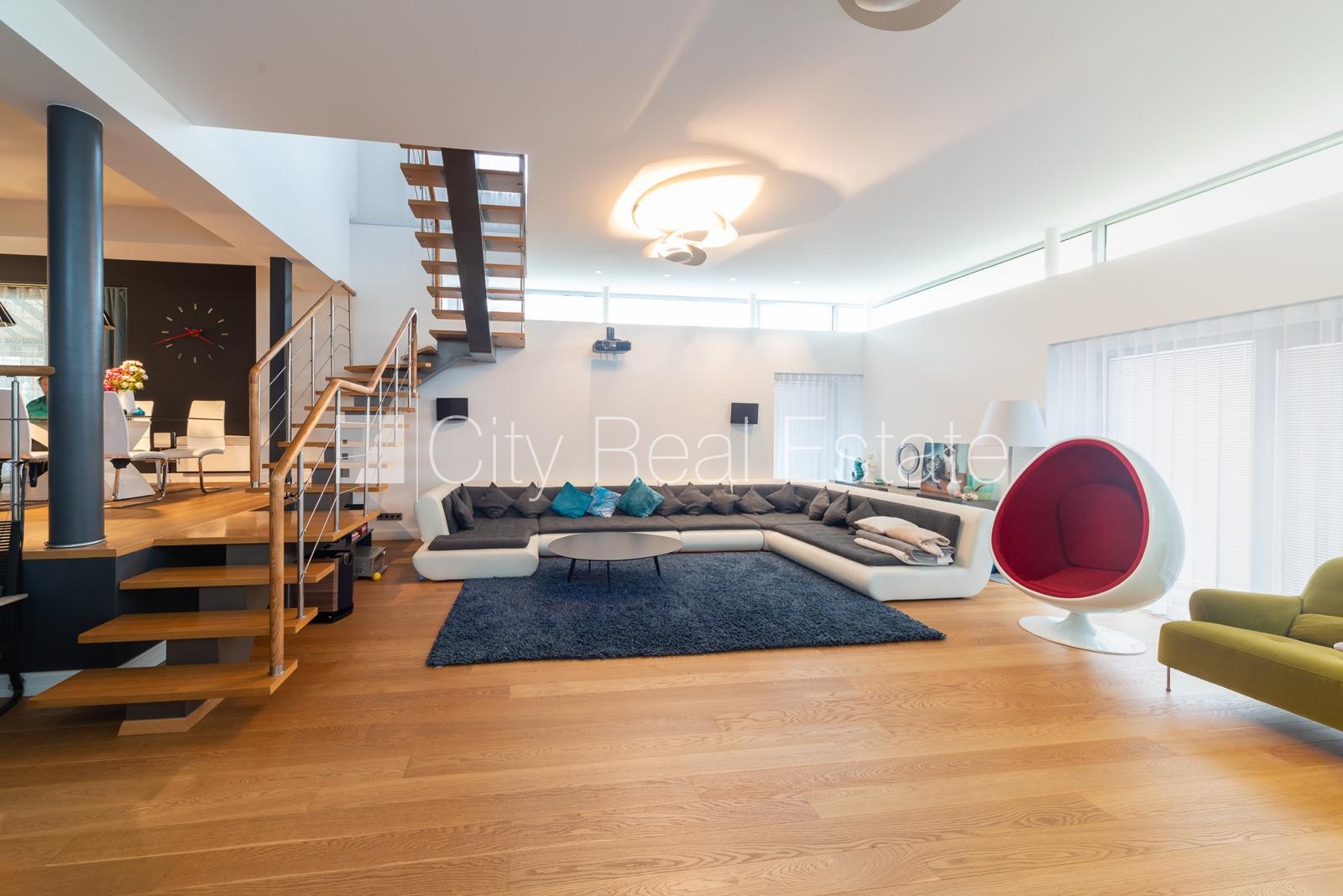 Sludinājumi. Privātmāja, labiekārtota apzaļumota teritorija, iežogota teritorija, vieta automašīnai, terase, Cena: 3000 EUR/mēn Foto #1