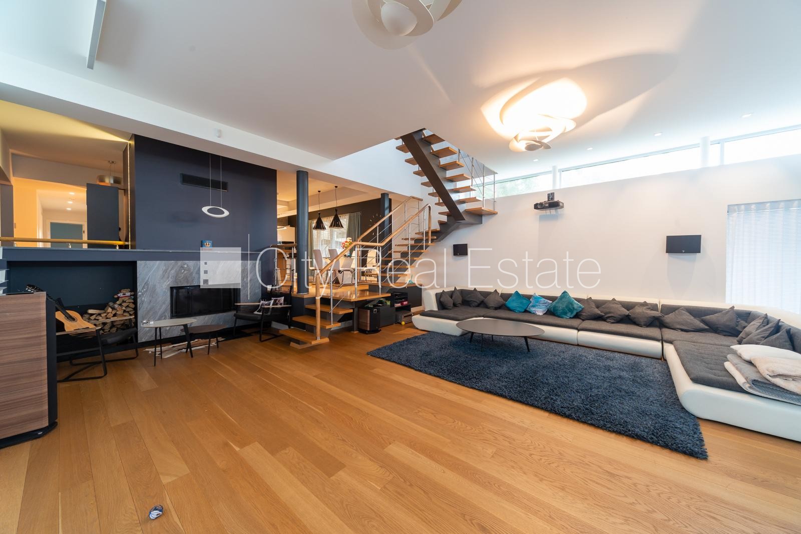 Sludinājumi. Privātmāja, labiekārtota apzaļumota teritorija, iežogota teritorija, vieta automašīnai, terase, Cena: 3000 EUR/mēn Foto #2