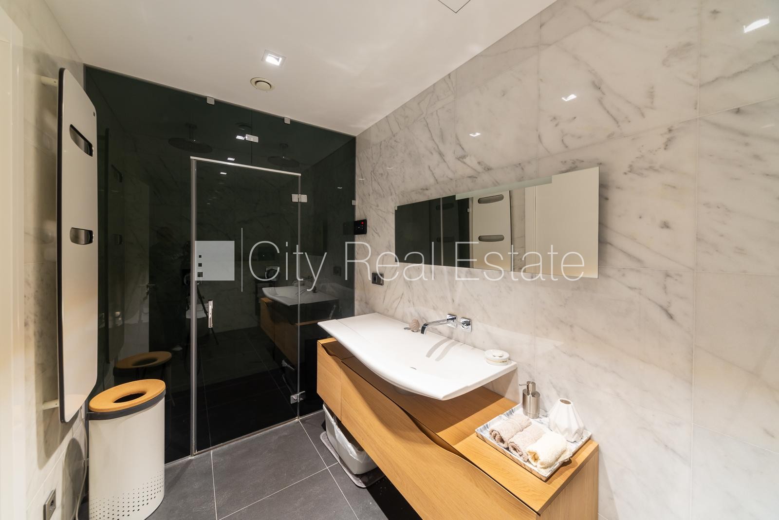 Sludinājumi. Privātmāja, labiekārtota apzaļumota teritorija, iežogota teritorija, vieta automašīnai, terase, Cena: 3000 EUR/mēn Foto #22