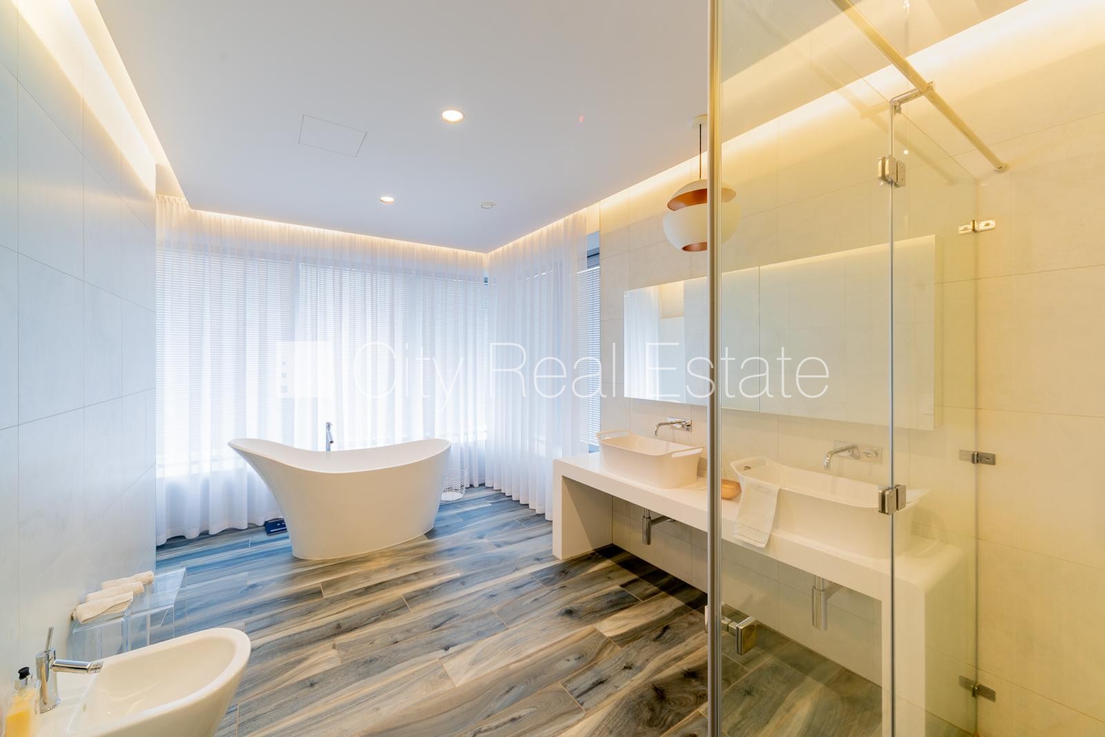 Sludinājumi. Privātmāja, labiekārtota apzaļumota teritorija, iežogota teritorija, vieta automašīnai, terase, Cena: 3000 EUR/mēn Foto #16