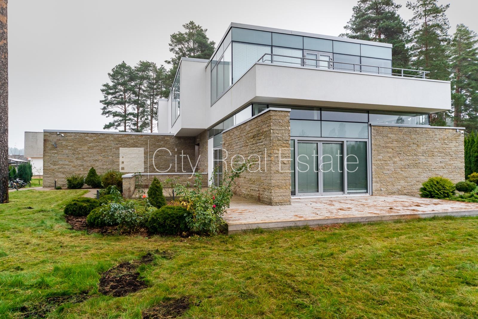 Sludinājumi. Privātmāja, labiekārtota apzaļumota teritorija, iežogota teritorija, vieta automašīnai, terase, Cena: 3000 EUR/mēn Foto #23