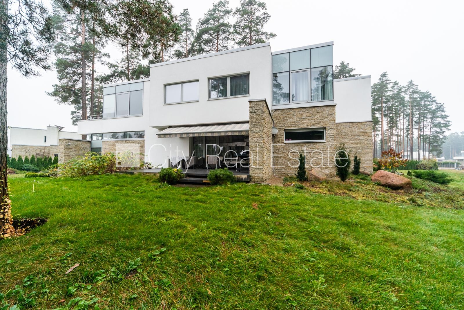 Sludinājumi. Privātmāja, labiekārtota apzaļumota teritorija, iežogota teritorija, vieta automašīnai, terase, Cena: 3000 EUR/mēn Foto #25