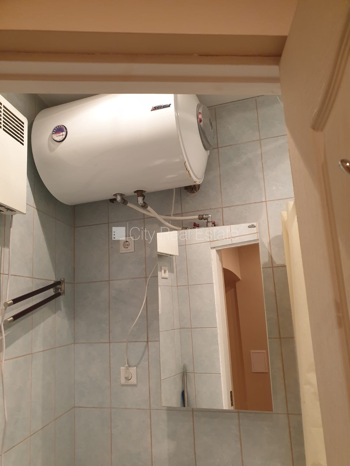 Sludinājumi. Fasādes māja, labiekārtota apzaļumota teritorija, ieeja no ielas un pagalma, studio tipa, virtuve Cena: 23000 EUR Foto #9