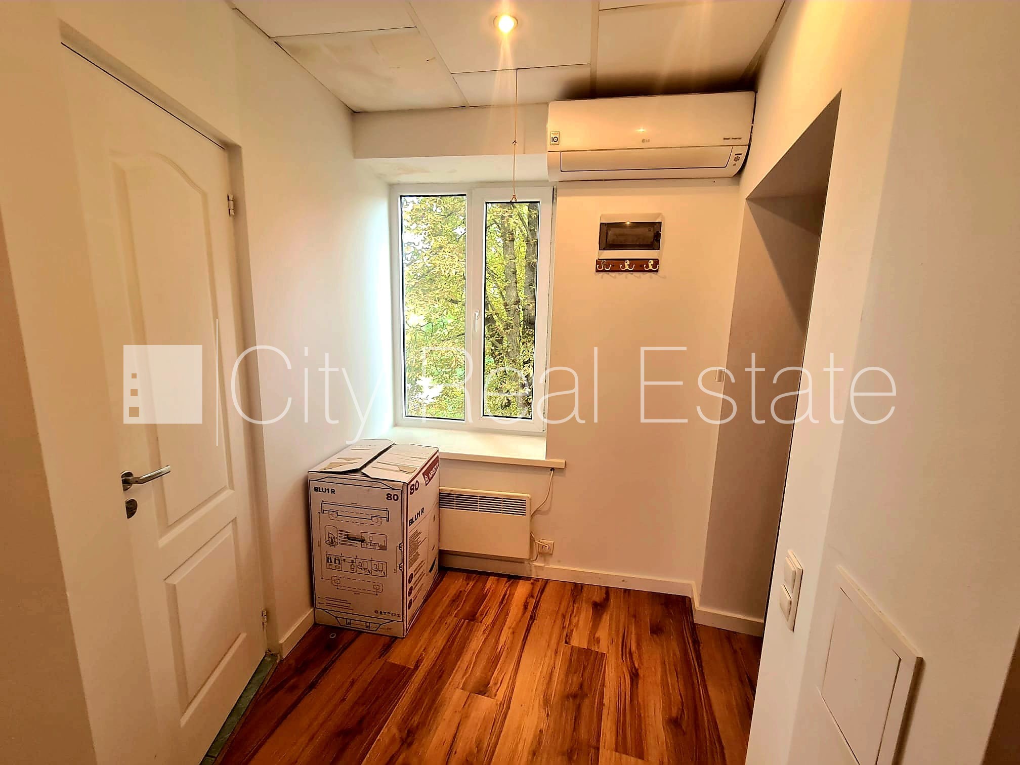 Sludinājumi. Fasādes māja, labiekārtota apzaļumota teritorija, ieeja no ielas un pagalma, studio tipa, virtuve Cena: 23000 EUR Foto #6