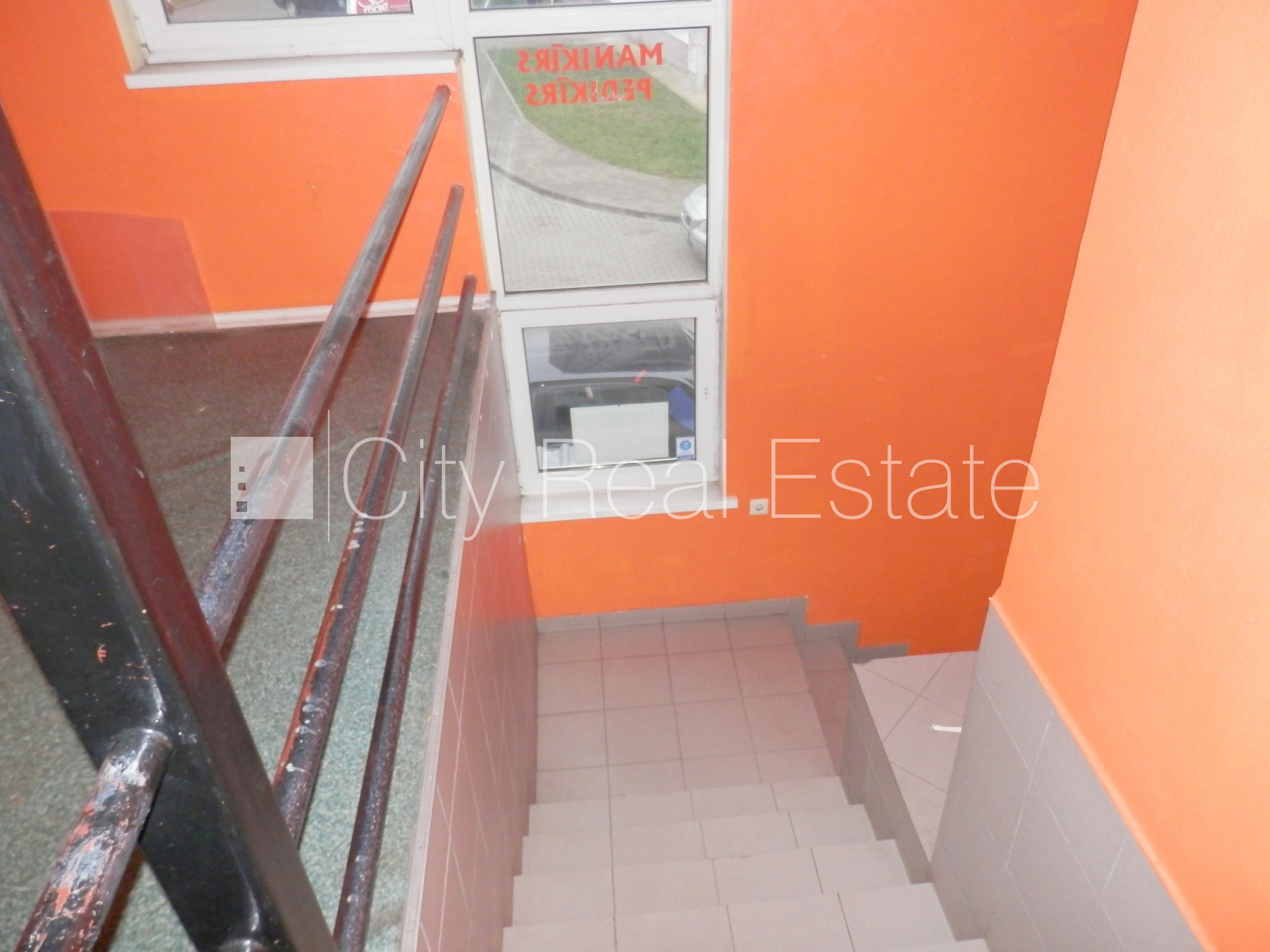 Sludinājumi. Fasādes māja, renovēta māja, vieta vairākām automašīnām, apsargāta autostāvvieta, objektu apsargā Cena: 700 EUR/mēn Foto #17